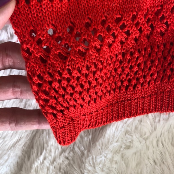 Sheer and light weight sweater. - Picture 4 of 7